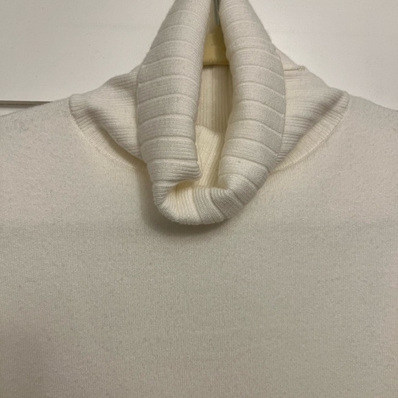 Tuckernuck winter white Vivianne dress by Pomander Place Size medium NWOT - Picture 12 of 16